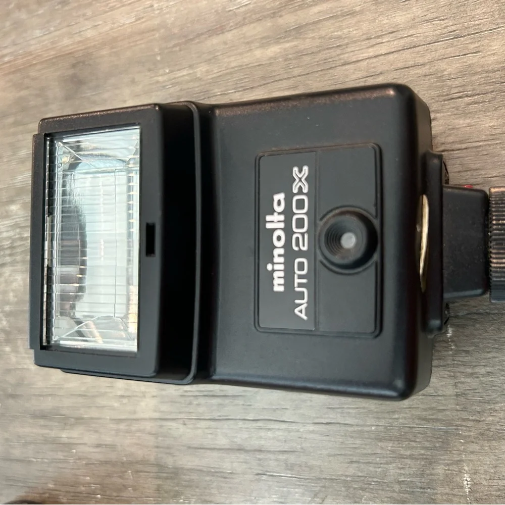 Minolta Auto 200X Flash and Lens Set - Black